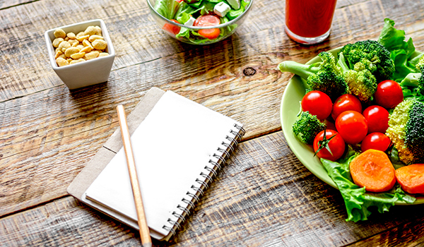 Image representing the balance of clean eating combined with journaling for weight loss success by Nerve 2.0, an authorized Ideal Protein Clinic